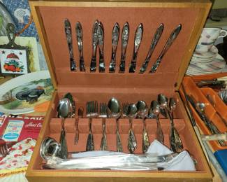 Flatware set