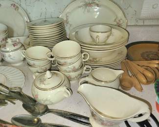 Taylor Smith dinnerware