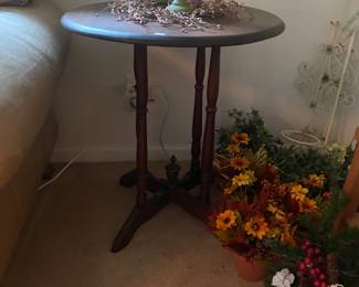 round decorative table