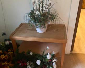 Small table, florals