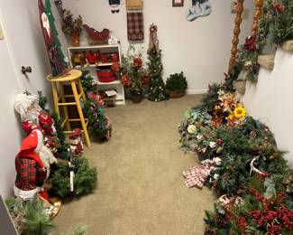 Holiday wreathes, swags and accessories