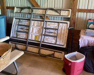 2 Folding picnic tables