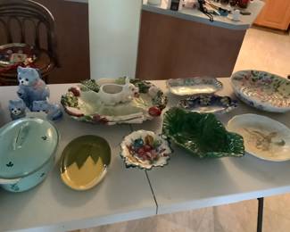 Porcelain dishware collectables 
