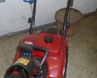 TORO SNOWBLOWER