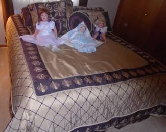 QUEEN BED DOLLS