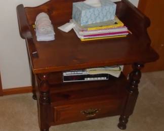 BR SET NIGHTSTAND