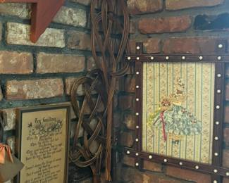 LOTS OF TRAMP ART FRAMES