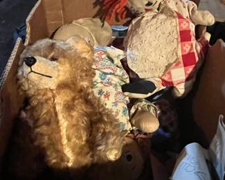 old stuffed dolls and teddys