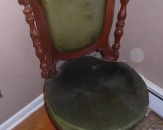 VICTORIAN CHAIR