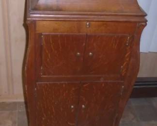 VICTOR RECORD PLAYER