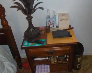 BR SET NIGHTSTAND