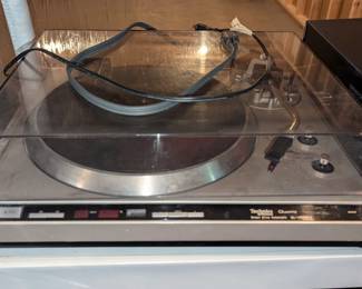 TECHNICS SL-1300MK2 TURNTABLE