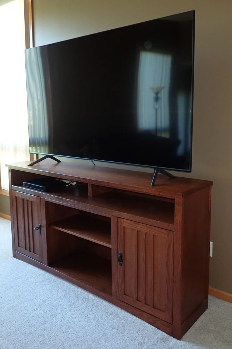 ENTERTAINMENT CENTER - LARGE SCREEN TV