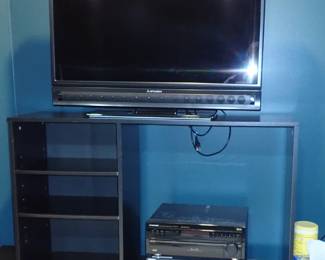 ENTERTAINMENT CENTER - TV - DVD - 