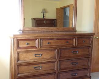 DRESSER & MIRROR
