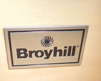 BROYHILL BED ROOM SUITE