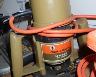 BLACK & DECKER ROUTER