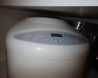 BREAD MAKER