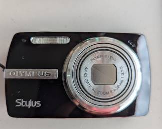 OLYMPUS / STYLUS CAMERA CASE / CHARGER