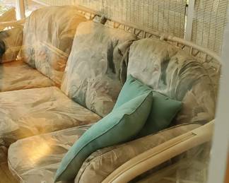 Benchcraft patio furniture 