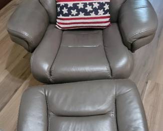 Stressless type leather chair and ottoman new 1499., will pre-sale for 700.00