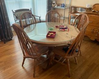 NICE OAK TABLE AND CHAIRS