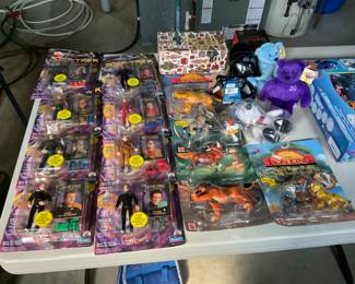 TOYS COLLECTIBLES 