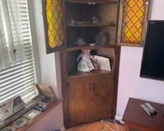 CORNER CABINET 