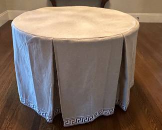 detail-custom table covering 