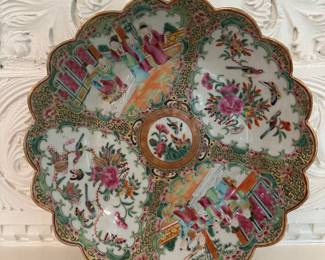 Antique Rose Mandarin Ruffled Edge Bowl 