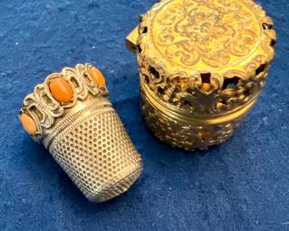 800 Silver Thimble with Cabachons & Case