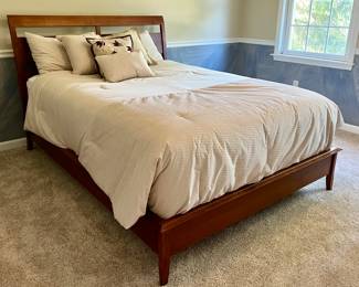 Queen Bed (boxspring only)