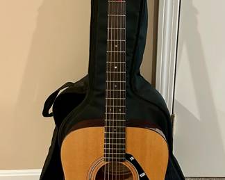 Yamaha FG 402 Guitar