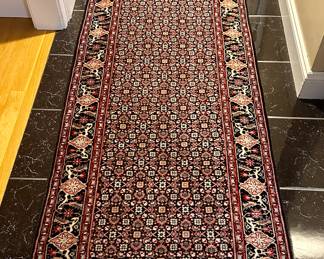 Runner (navy, maroon)