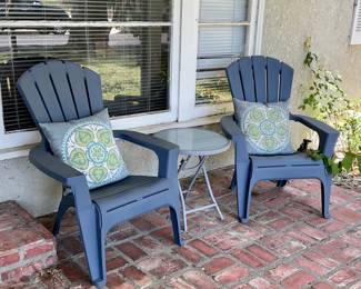 Outdoor chairs & table. 