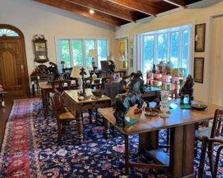 Rooms full of treasures, among them a large Persian rug!