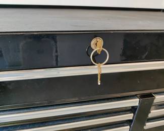 MAC TOOL CHEST ON WHEELS/CASTORS LOCKED W/KEY 13 DRAWERS THIS BRAND IS TOP IN CLASS....MOST LISTING IN THE THOUSANDS OUR PRICE $650