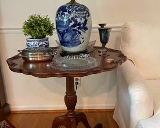 Pie crust flip table 