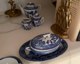 Vintage child’s tea set