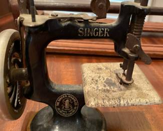 Antique singer machine