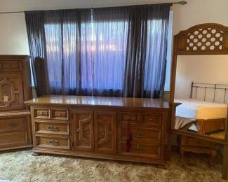 Thomasville bedroom set