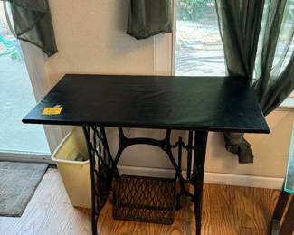 Singer table