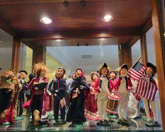 Byers Choice carolers