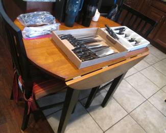 Drop-Leaf Table/2-Chairs & Cushions