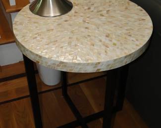 Round accent table