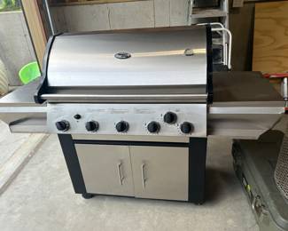 High end Vermont castings 5 burner grill $850. Excellent. See new on line prices on these!