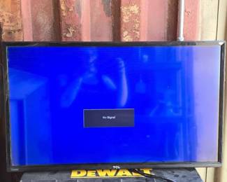 #6008 • TCL 32" Flatscreen TV