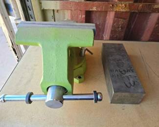 #6004 • Wilton Vise with Pipe Jaws & Titanium Bar