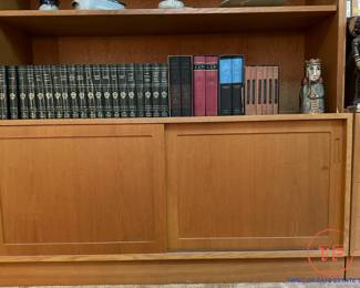 HUNDEVAD Danish MCM Modular Office Furniture