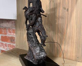 Medium 13.5 h x 8 L x 5 w